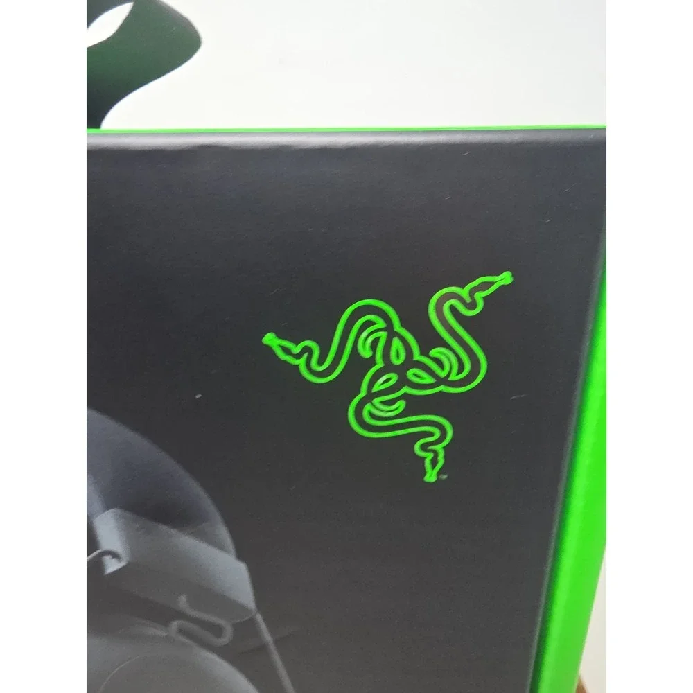 Razer BlackShark V2 HyperSpeed Wireless Gaming Headset THX Spatial Audio Sealed